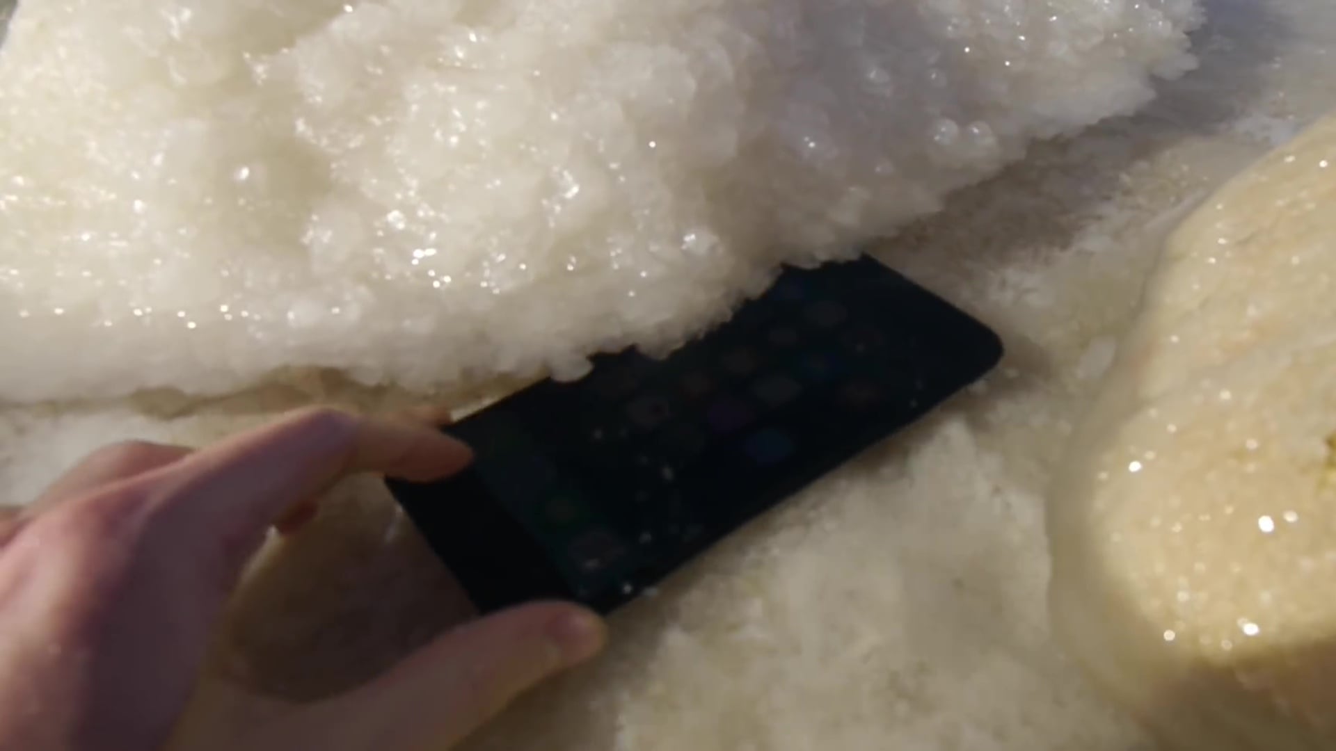 Iphone 7 は 死海 海水の10倍の塩分濃度 に24時間沈めても無事なことが判明 Ipod Love