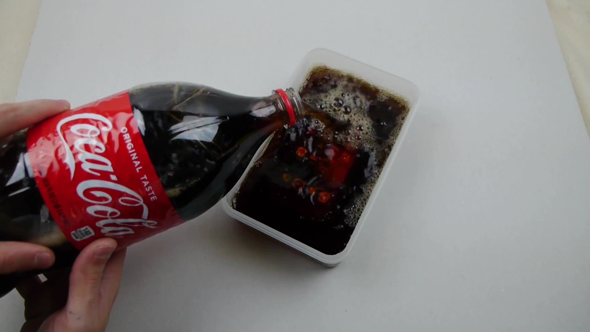 Cocacola vs iPhone8 01