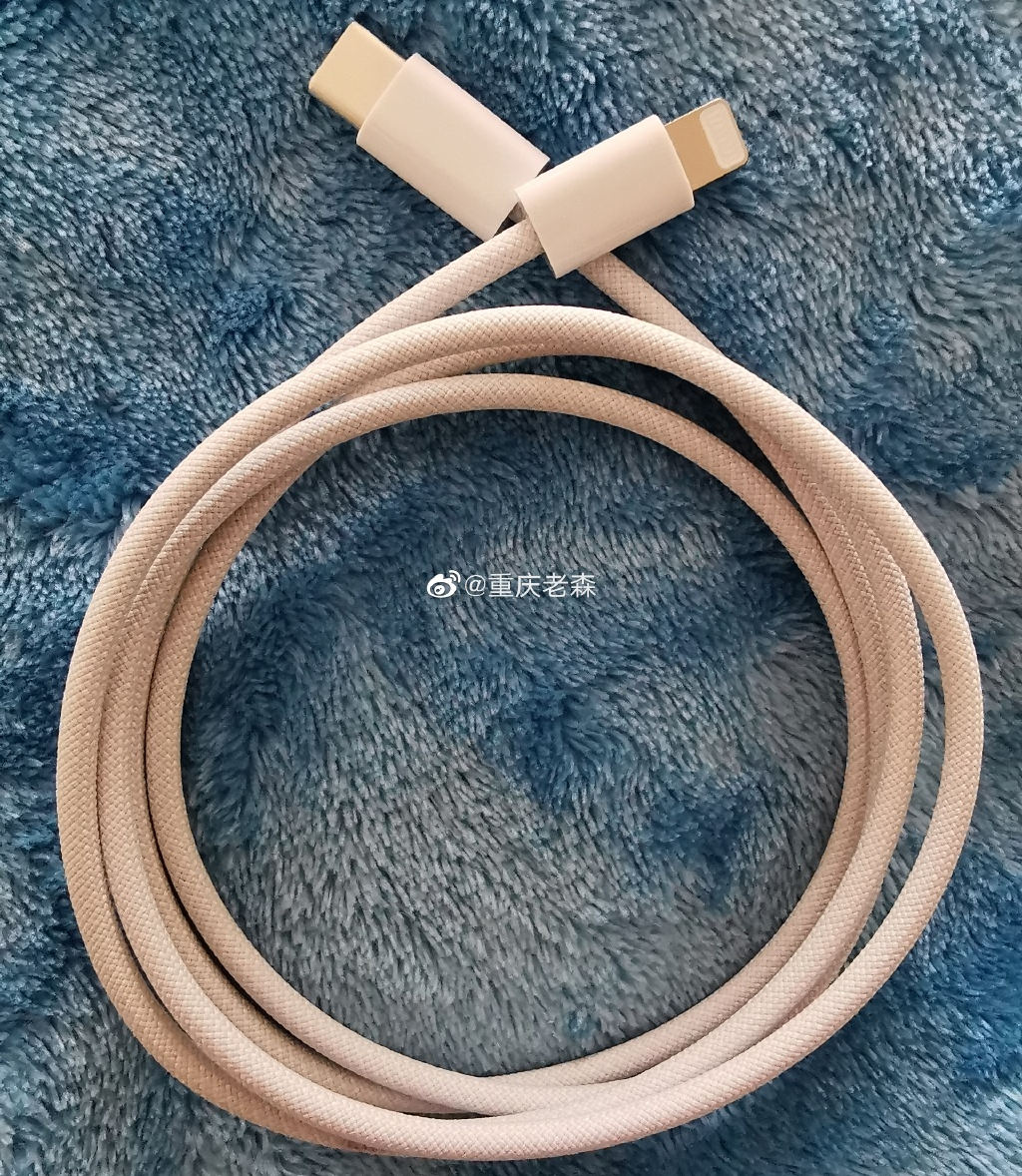 Apple Lightning to USB C 01