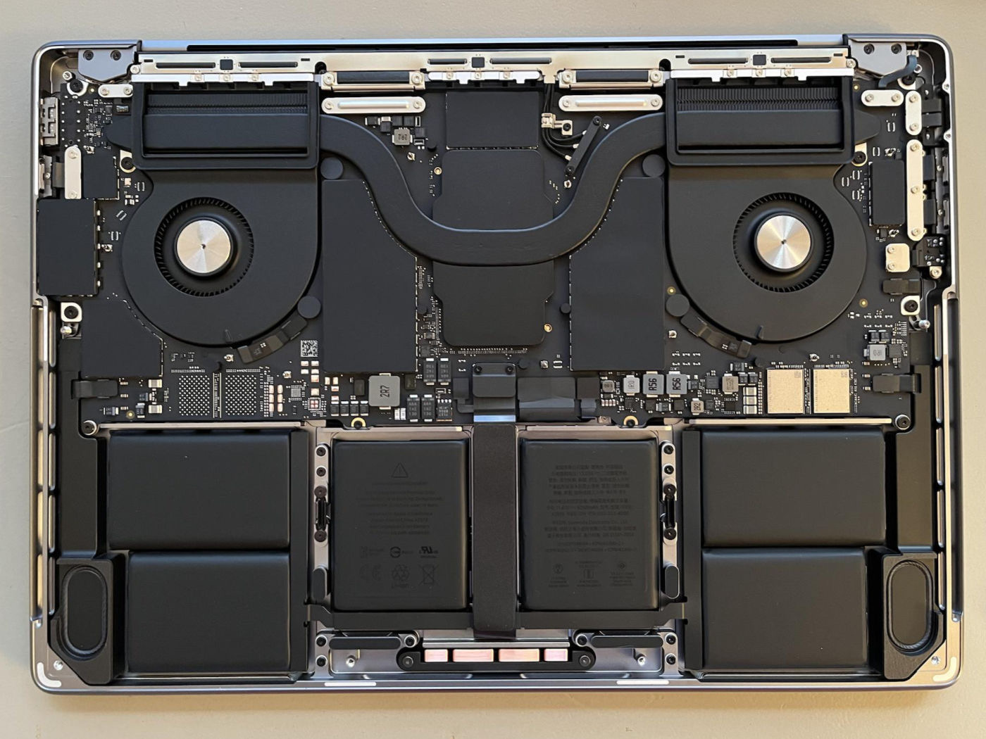 M1ProMax MacBookPro teardown 03