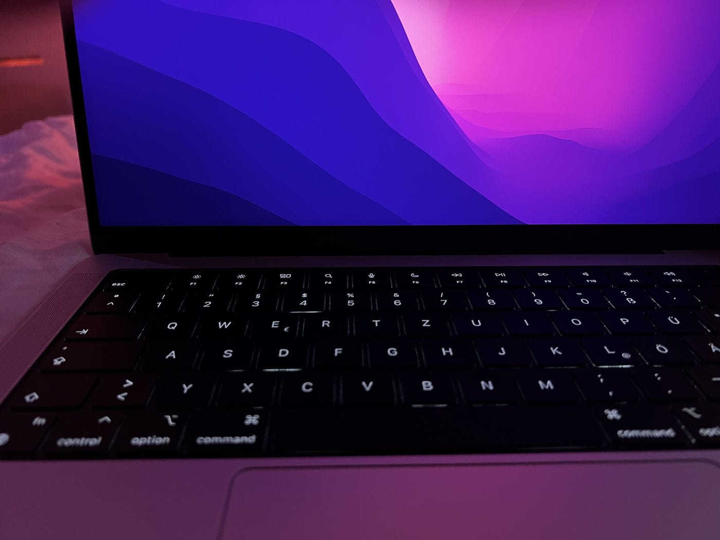 MacBookPro Air Keyboard gapopens 01