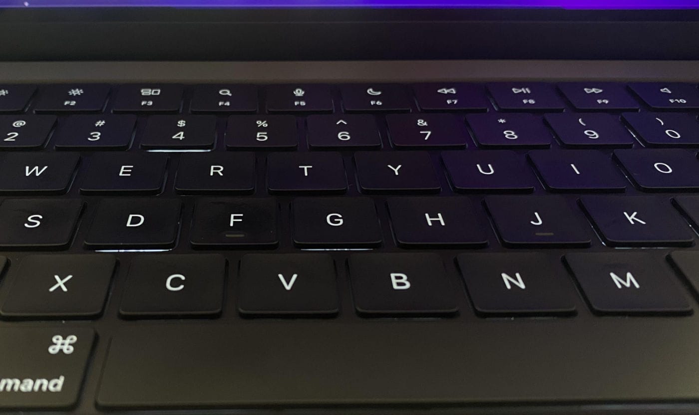 MacBookPro Air Keyboard gapopens 03