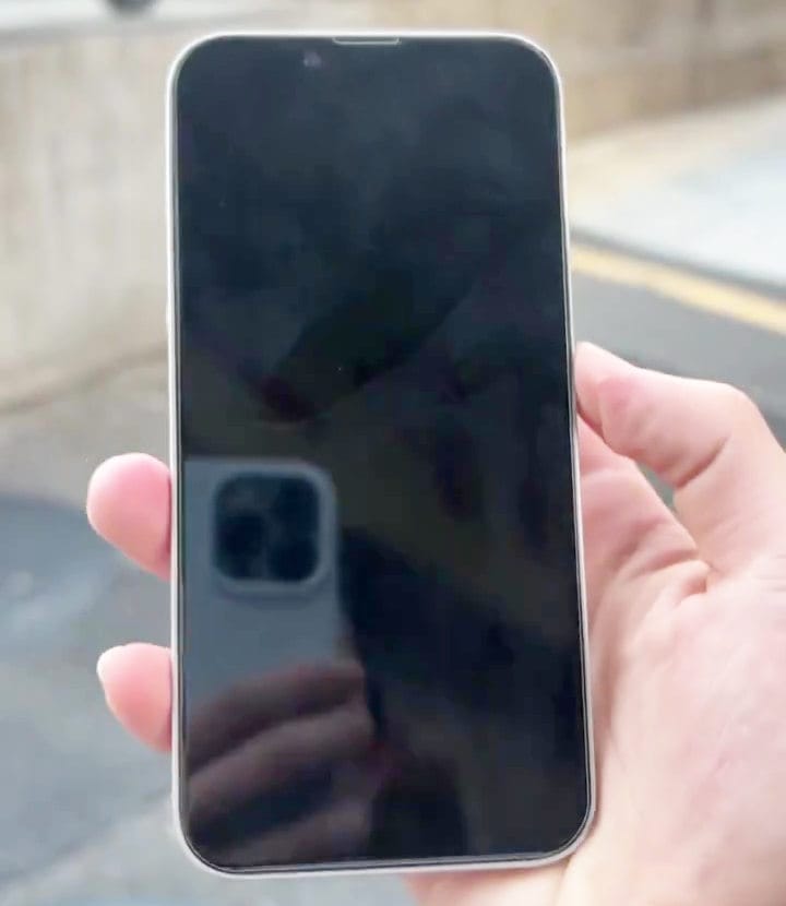 IPhoneSE4 mockupvideo 1