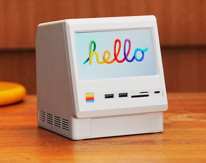 M4 Mac miniがレトロなMachintoshに変身！14ポート搭載のドック Wokyis