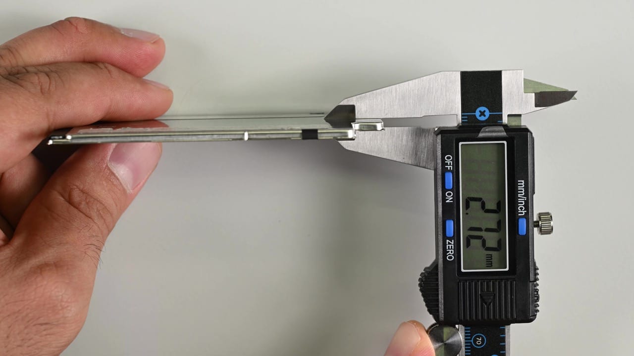 iPhoneAir_MagSafeBatteryPack-2.jpeg IPhoneAir MagSafeBatteryPack 2