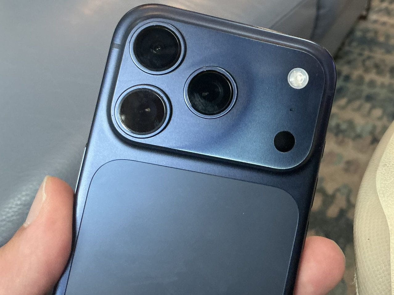 iPhone17promax_orange_iroase-2.jpg IPhone17promax orange iroase 2